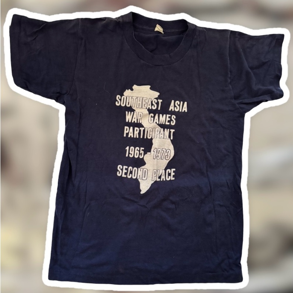 Vintage T-shirt 1973 war games .